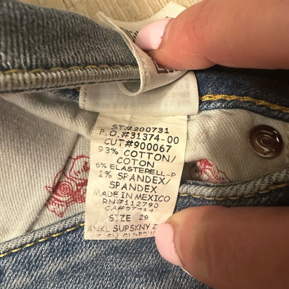 True Religion women’s jean. Ankle super skinny, zippers, size 29.